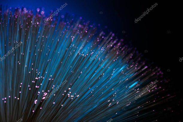 Tecnico che prepara l installazione della fibra ottica in un appartamento