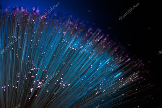 Tecnico che prepara l installazione della fibra ottica in un appartamento