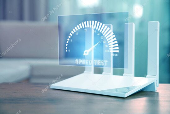 Persona che controlla il modem per problemi di connessione lenta